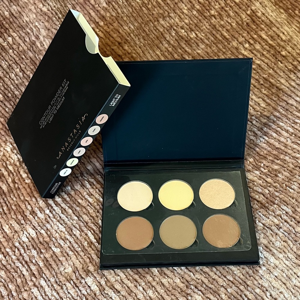 Anastasia Contour Powder Kit- perfect base neutrals for fall!